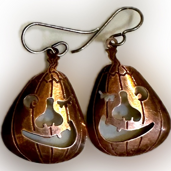 VTG RARE ZIRKUS JACK-O-LANTERN PUMPKIN COPPER SILVER EARRINGS HALLOWEEN 1.25” - Picture 2 of 8